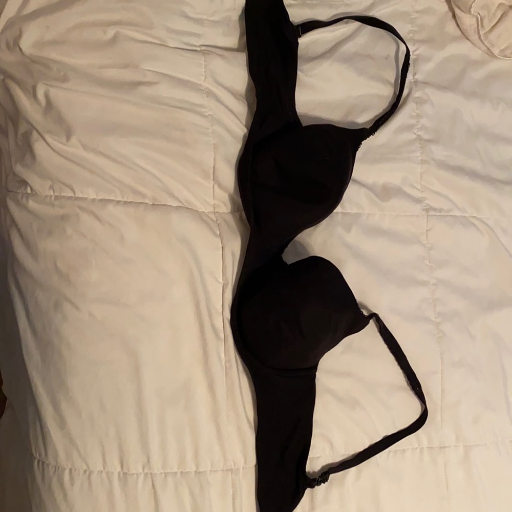 Victoria’s Secret black bra 36DD